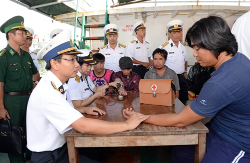Hải đoàn 129, Quân cảng Sài Gòn: Cứu nạn và đưa 12 ngư dân về đất liền an toàn